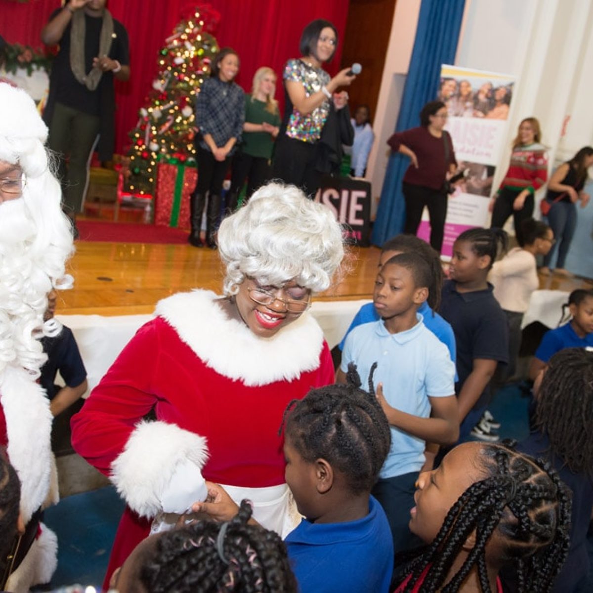 The Daisie Foundation calls it their 2018 holiday outreach, but the students involved call it the best surprise ever! This year, the Daisie Foundation is surprising students from Perkins Bass Elementary in Englewood. The Jam's Diana Gutierrez was there with more details.