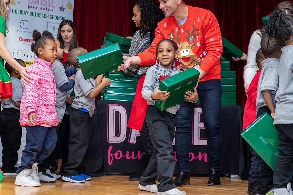 2019 Holiday Outreach Event in EngelwoodRachel Bires Photography