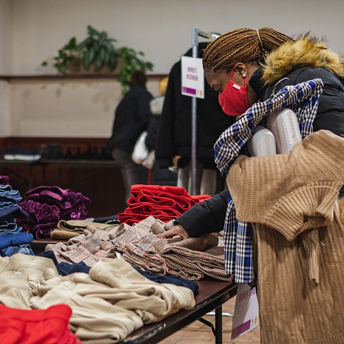CBS Chicago Features Partnership Event with Daisie Foundation, Banana Republic + Chicago Housing Authority