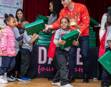 2019 Holiday Outreach Event in EngelwoodRachel Bires Photography