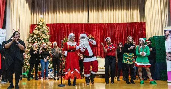 2019-holiday-outreach-humboldtpark-school-santa-richel-bires_0166