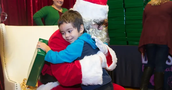 2019-holiday-outreach-humboldtpark-school-santa-sonya-martin_0357