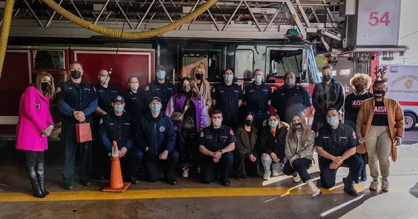 2021-chicago-firstresponders-sprinkles-joy-holiday-_3887