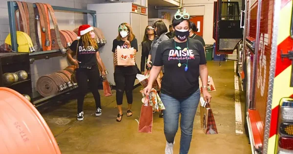 2021-houston-firstresponders35-sprinkles-joy-holiday-_3414