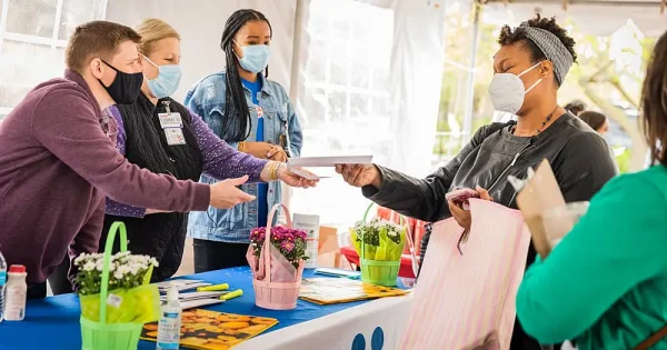 2021-mothers-day-chicago-housing-authority-daisie-foundation-momgiveback_0510