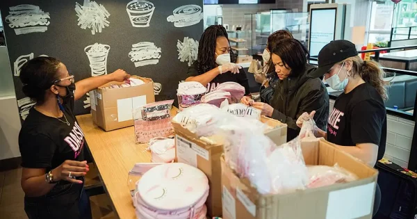 2021-mothers-day-houston-daisie-foundation-raisingcanes_0108