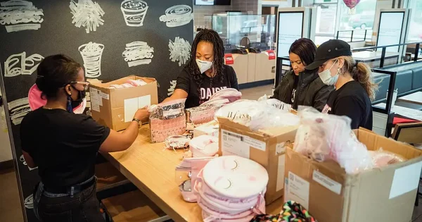 2021-mothers-day-houston-daisie-foundation-raisingcanes_0109