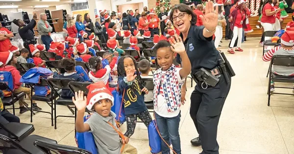 2022-holidaymagic-osbourne-elementary-htx-sonnyimages0022