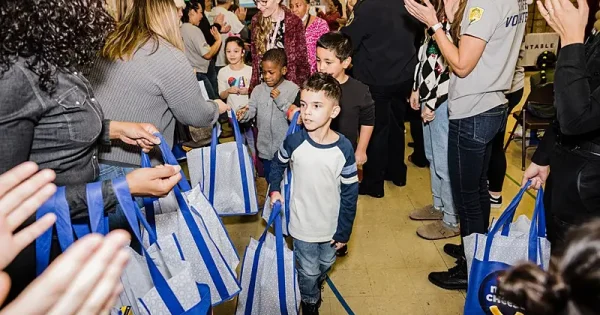 2022-milwaukee-holidaymagic-allenfeldelementary_0093