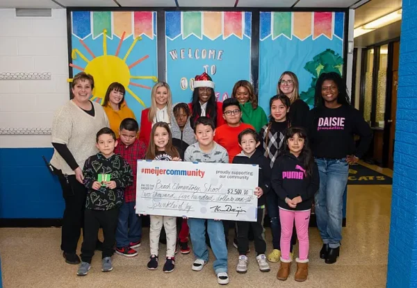2022-sprinklesofjoy-meijer-beachelementary-chi-sonyamartin_0384
