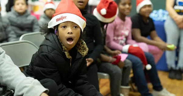 2023-daisiefound-holidaymagic-chicago-howe-sonya_0314