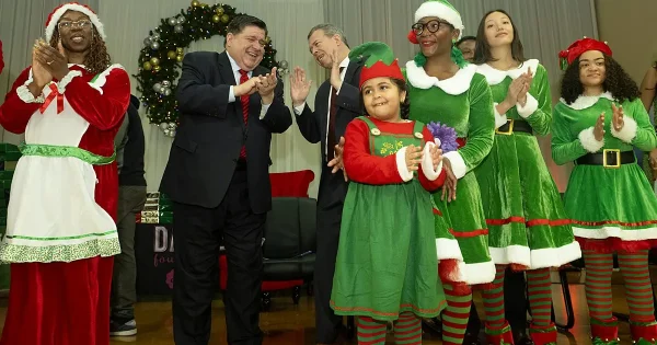 2023-daisiefound-holidaymagic-chicago-howe-sonya_0323
