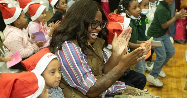2023-daisiefound-holidaymagic-chicago-howe-sonya_0326