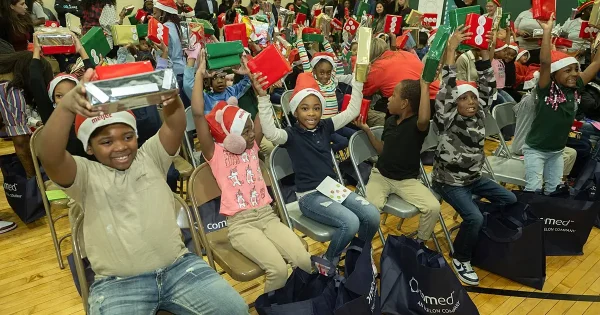 2023-daisiefound-holidaymagic-chicago-howe-sonya_0334