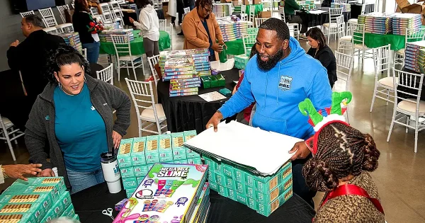 2025-Houston-Holiday-Magic-WrappingParty-SonnyImages_0031