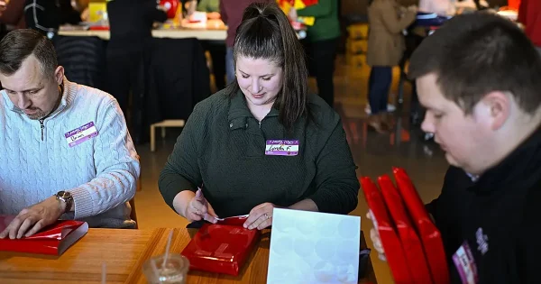 2025-Milwaukee-Holiday-Magic-WrappingParty-SonyaMartin_0033