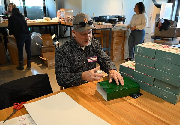 2025-Milwaukee-Holiday-Magic-WrappingParty-SonyaMartin_0057