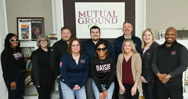 Chicago-Suburbs-Mothers-Day-Giveback-Acts-Daisie-Foundation-2025_fw1