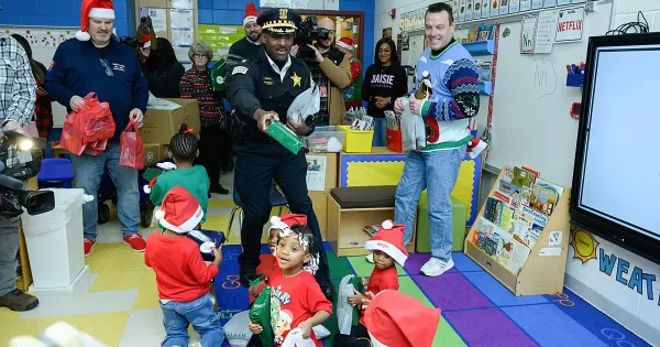 Holiday-Magic-Express-2024-Chicago-Daisie-Foundation_0442