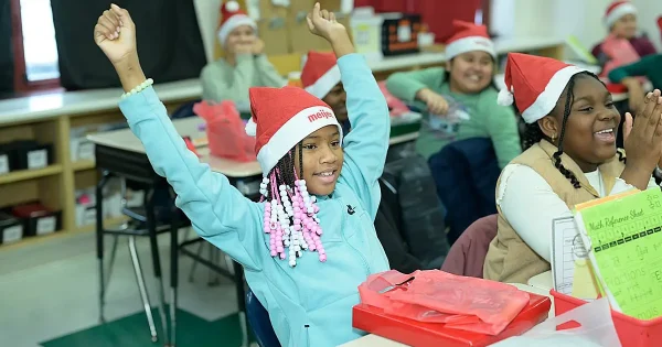 Holiday-Magic-Express-2024-Chicago-Daisie-Foundation_0467