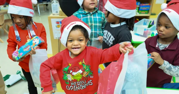 Holiday-Magic-Express-2024-Chicago-Daisie-Foundation_FW1