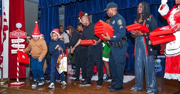 Holiday-Magic-School-Experience-Event-2024-Houston-Daisie-Foundation__0044