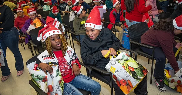 Holiday-Magic-School-Experience-Event-2024-Houston-Daisie-Foundation__0056