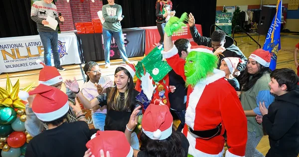 Holiday-Magic-School-Experience-Event-2025-Milwaukee-Daisie-Foundation_0078