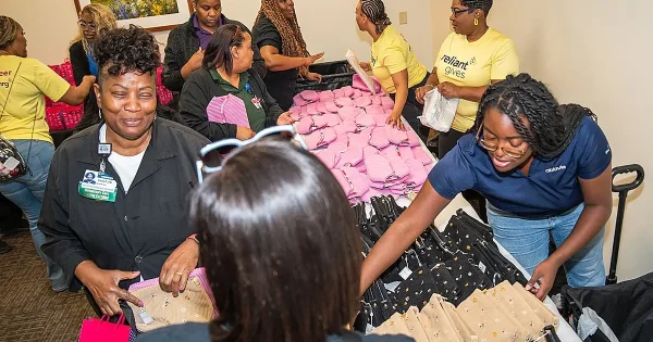 Houston-Mothers-Day-Giveback-Acts-Daisie-Foundation-2025_0065