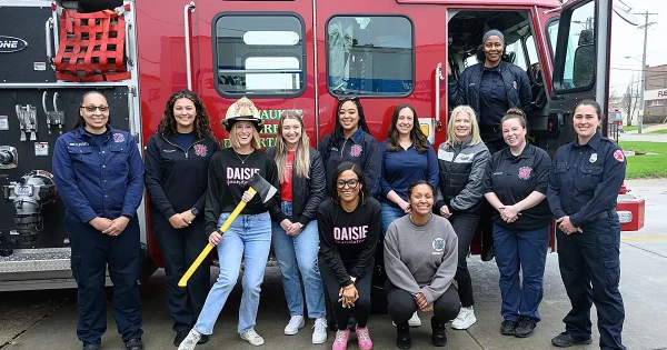 Milwaukee-FireDept-Mothers-Day-Giveback-Acts-Daisie-Foundation-2025_0051