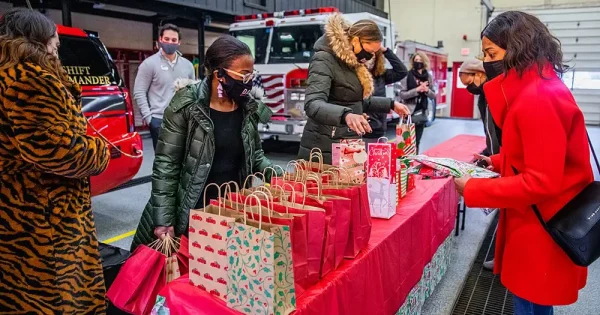 daisie-foundation-2020-sprinkles-chicago-fire-department_0354